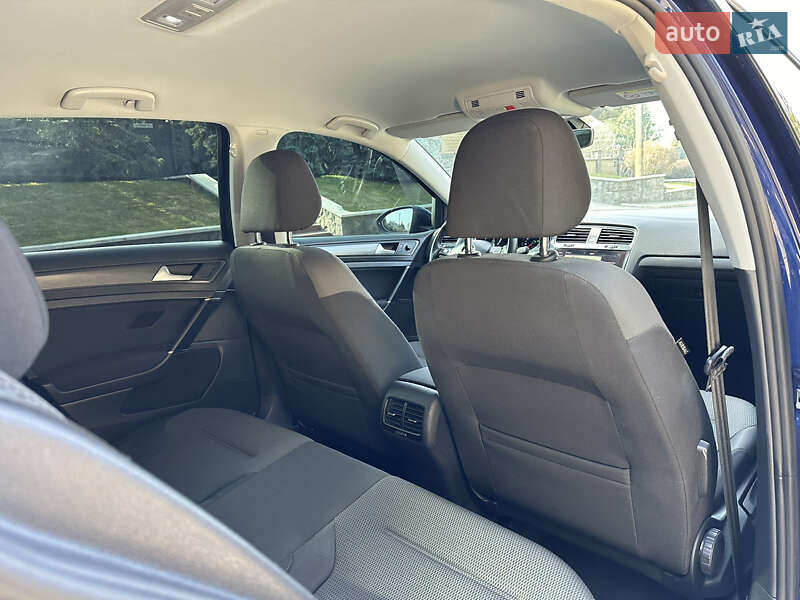Хэтчбек Volkswagen e-Golf 2018 в Киеве фото 13 Хэтчбек Volkswagen e-Golf 2018 в Киеве