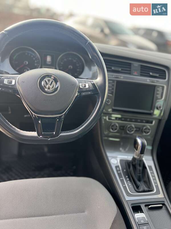 Хэтчбек Volkswagen e-Golf 2015 в Кропивницком