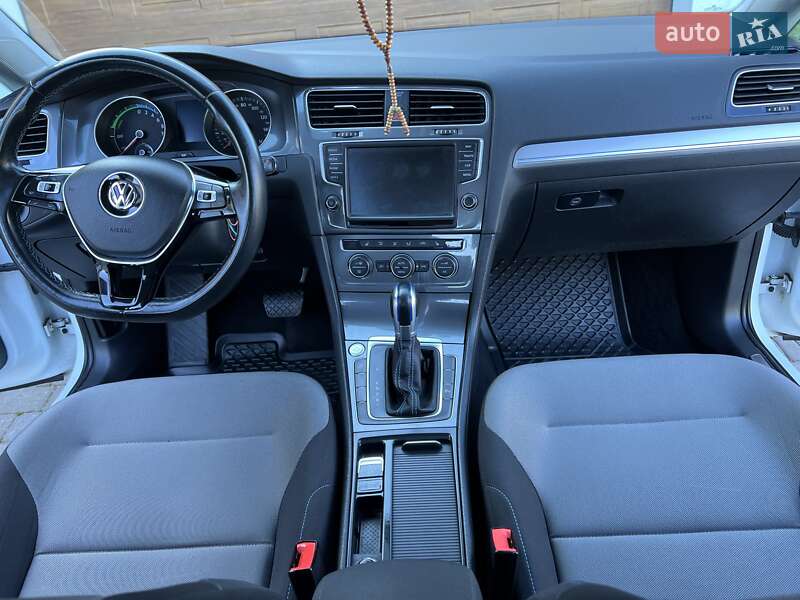 Хэтчбек Volkswagen e-Golf 2016 в Шацке