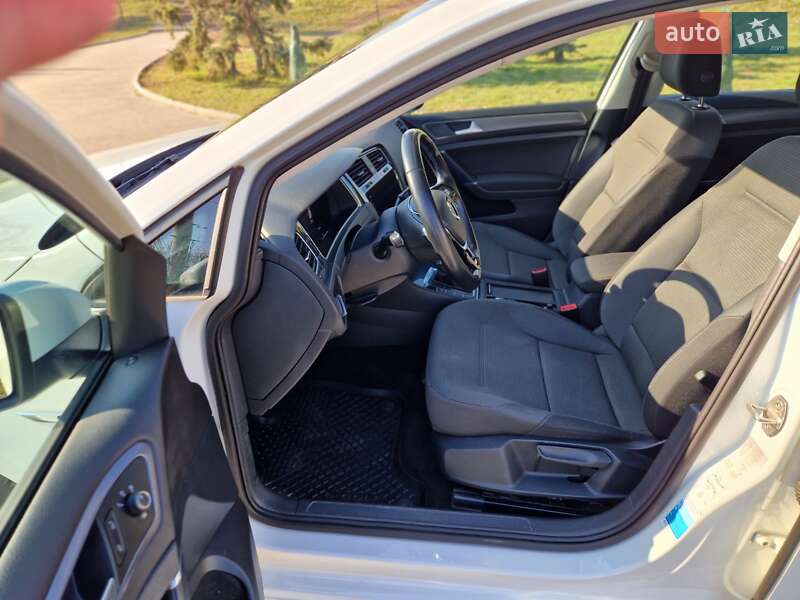 Хэтчбек Volkswagen e-Golf 2018 в Виннице фото 17 Хэтчбек Volkswagen e-Golf 2018 в Виннице