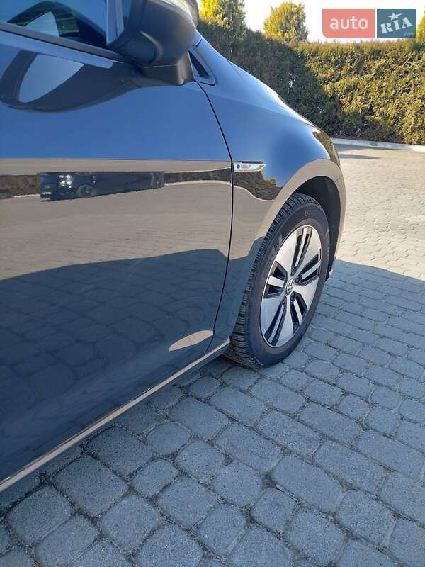 Хэтчбек Volkswagen e-Golf 2018 в Долине
