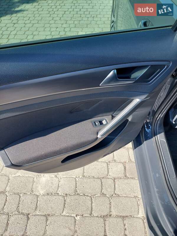 Хэтчбек Volkswagen e-Golf 2018 в Долине