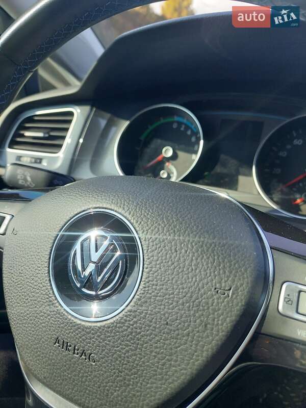Хэтчбек Volkswagen e-Golf 2018 в Долине