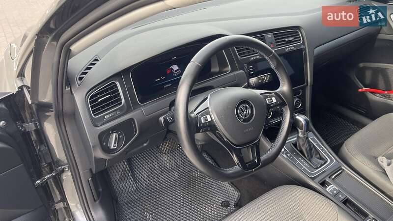 Хетчбек Volkswagen e-Golf 2018 в Сумах
