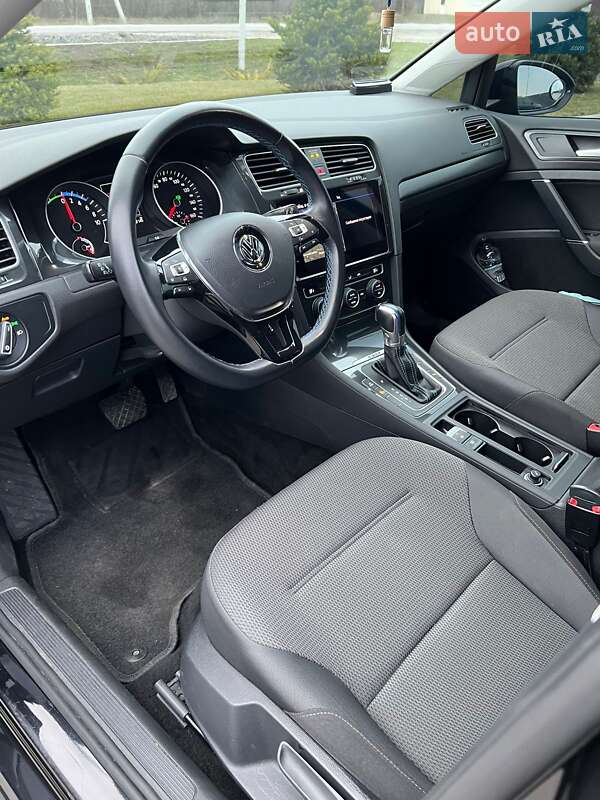 Хетчбек Volkswagen e-Golf 2018 в Києві