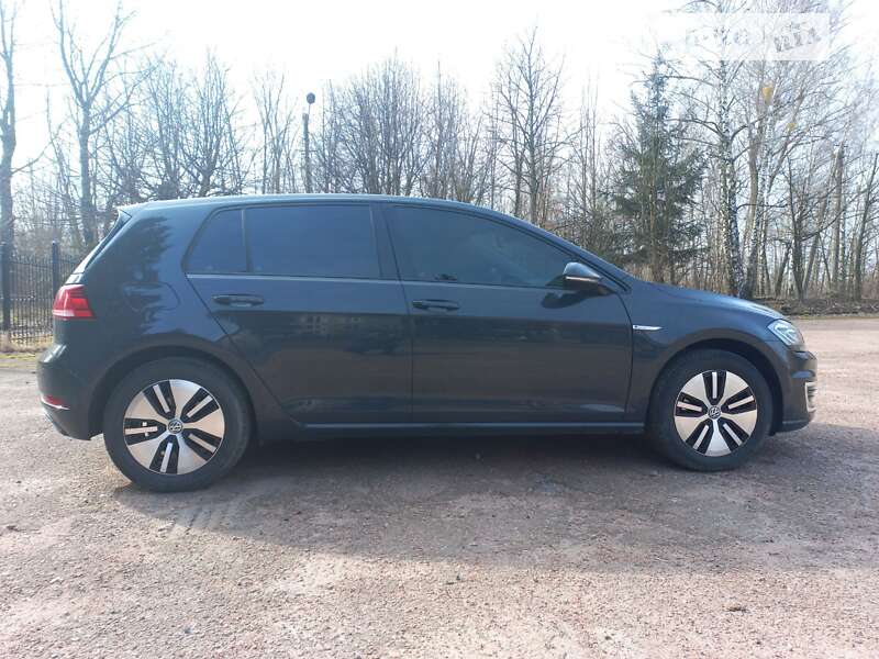 Хетчбек Volkswagen e-Golf 2020 в Житомирі