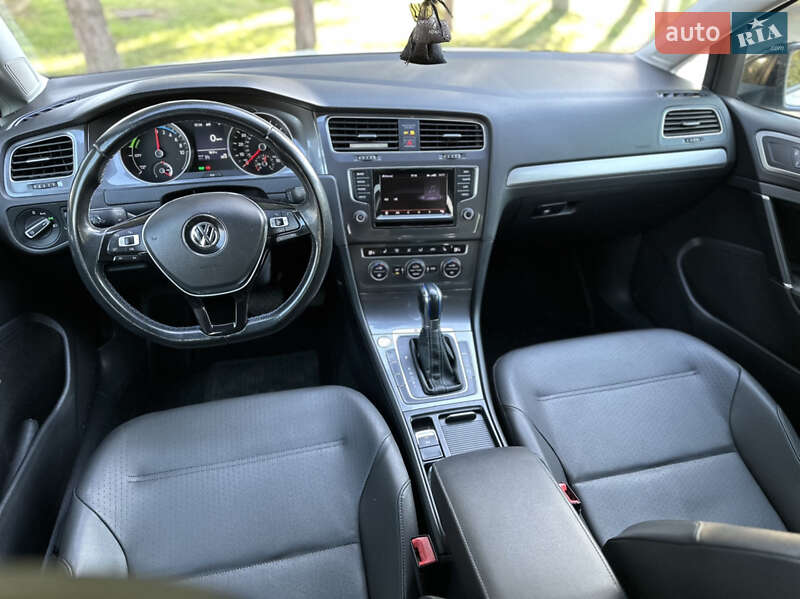 Хетчбек Volkswagen e-Golf 2015 в Дрогобичі