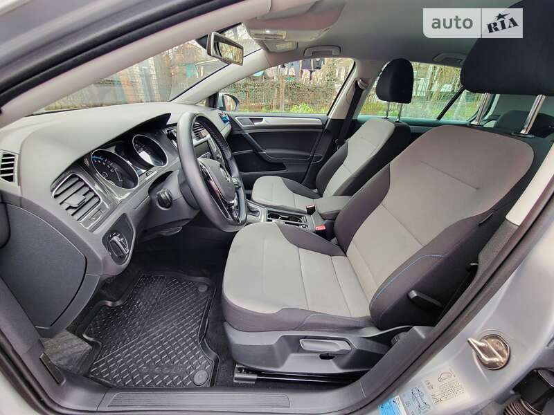 Хэтчбек Volkswagen e-Golf 2016 в Виннице