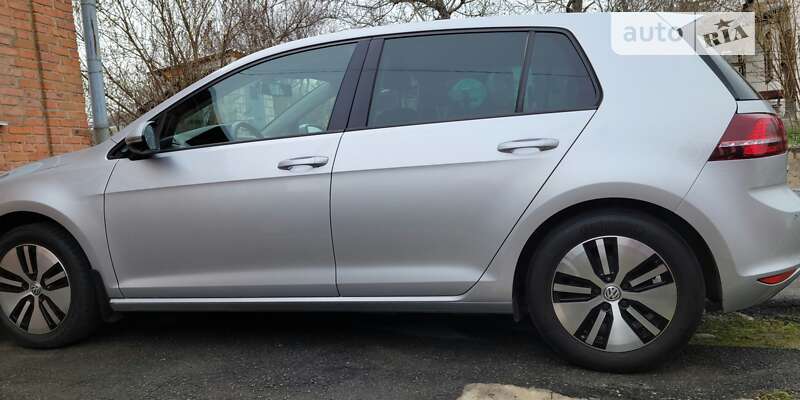 Хэтчбек Volkswagen e-Golf 2016 в Виннице
