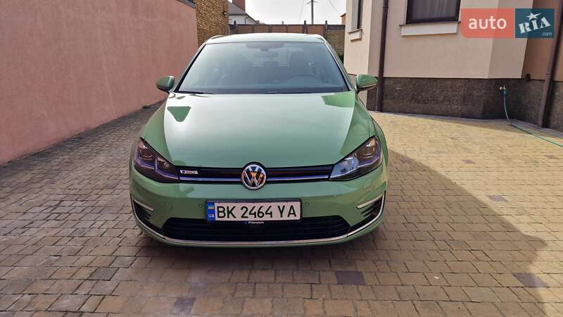 Хэтчбек Volkswagen e-Golf 2018 в 