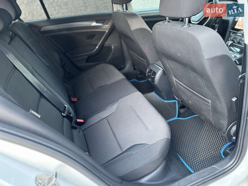 Хэтчбек Volkswagen e-Golf 2018 в Луцке