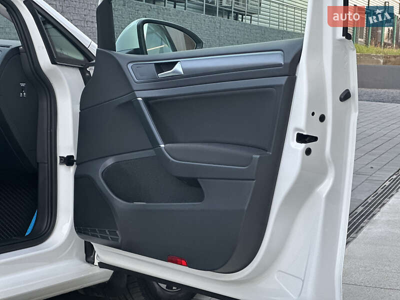 Хэтчбек Volkswagen e-Golf 2018 в Луцке