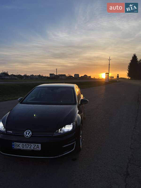 Хэтчбек Volkswagen e-Golf 2015 в 