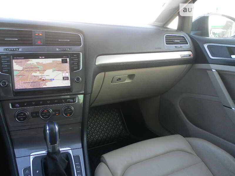 Хэтчбек Volkswagen e-Golf 2015 в Луцке