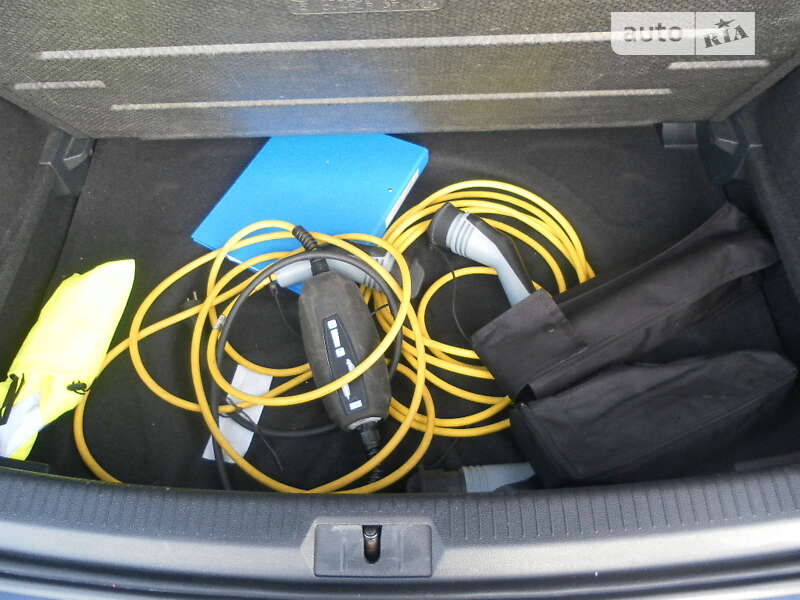 Хэтчбек Volkswagen e-Golf 2015 в Луцке