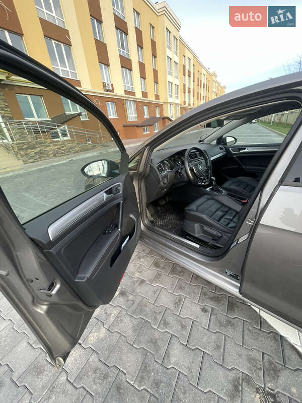 Хэтчбек Volkswagen e-Golf 2016 в Киеве фото 6 Хэтчбек Volkswagen e-Golf 2016 в Киеве