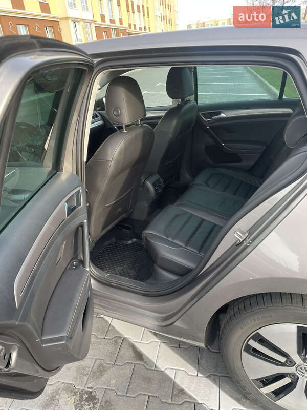 Хэтчбек Volkswagen e-Golf 2016 в Киеве фото 11 Хэтчбек Volkswagen e-Golf 2016 в Киеве