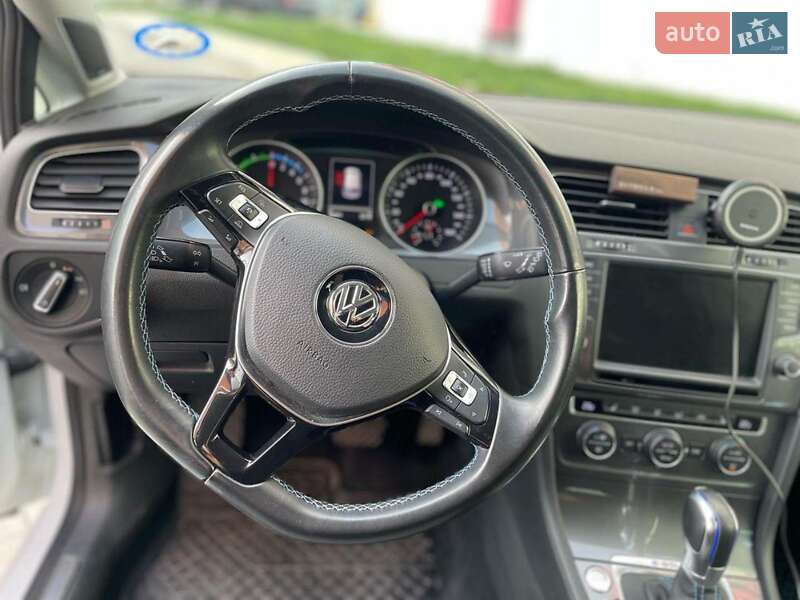 Хэтчбек Volkswagen e-Golf 2015 в Львове