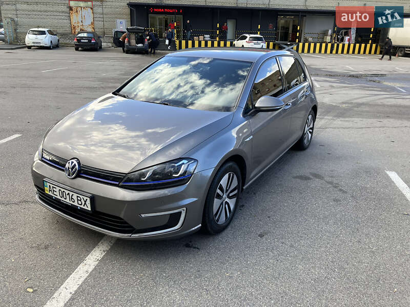 Хетчбек Volkswagen e-Golf 2015 в Дніпрі