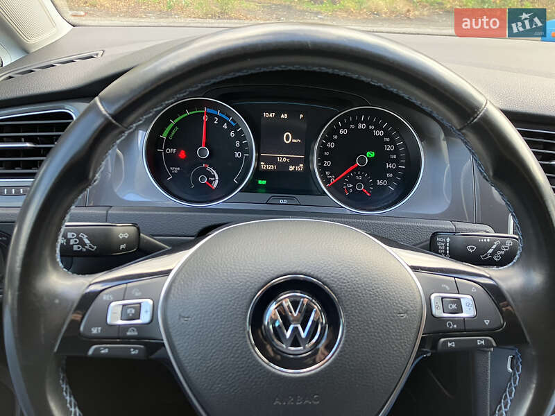 Хетчбек Volkswagen e-Golf 2015 в Дніпрі