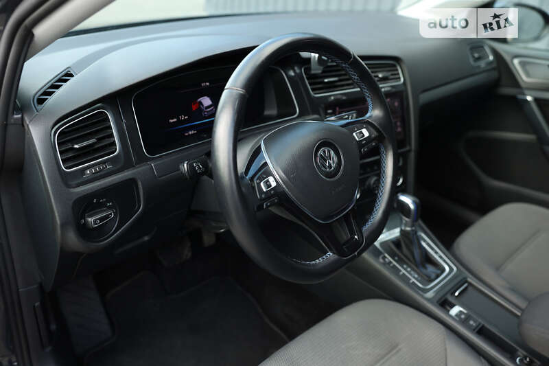 Хетчбек Volkswagen e-Golf 2019 в Житомирі