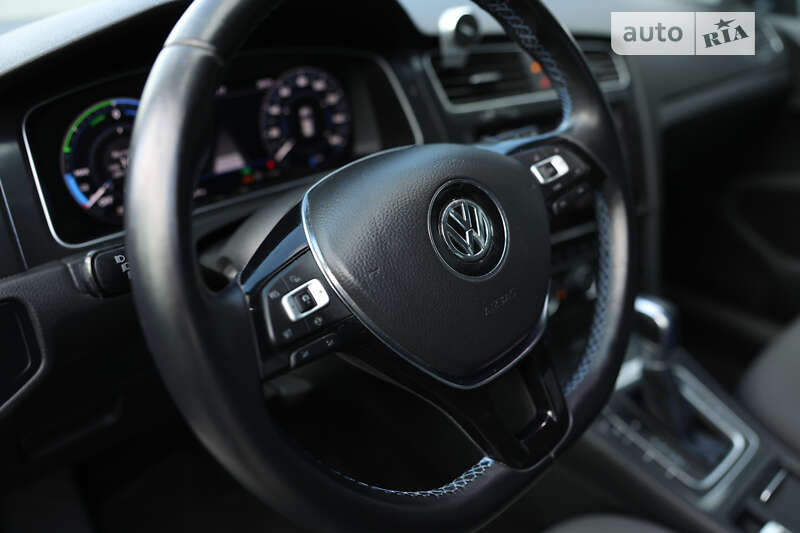 Хетчбек Volkswagen e-Golf 2019 в Житомирі