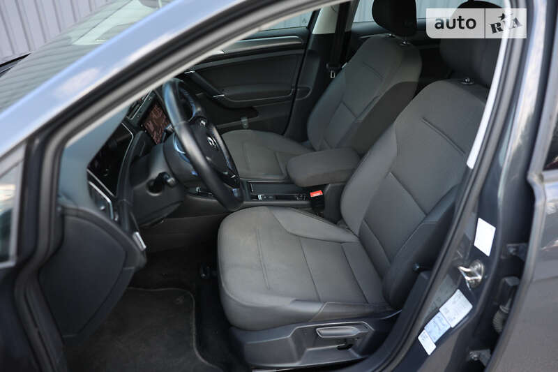 Хетчбек Volkswagen e-Golf 2019 в Житомирі