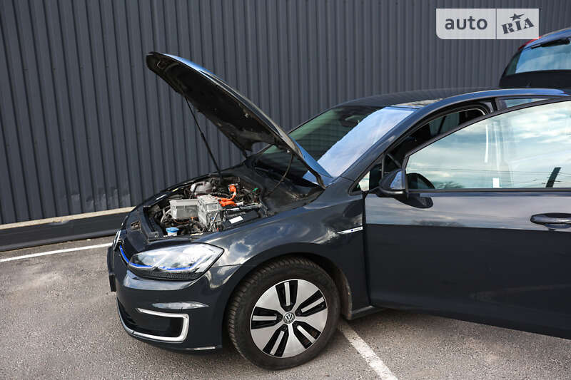 Хетчбек Volkswagen e-Golf 2019 в Житомирі