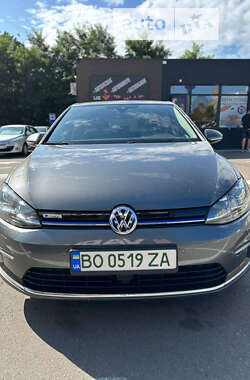 Хэтчбек Volkswagen e-Golf 2018 в Вишневом