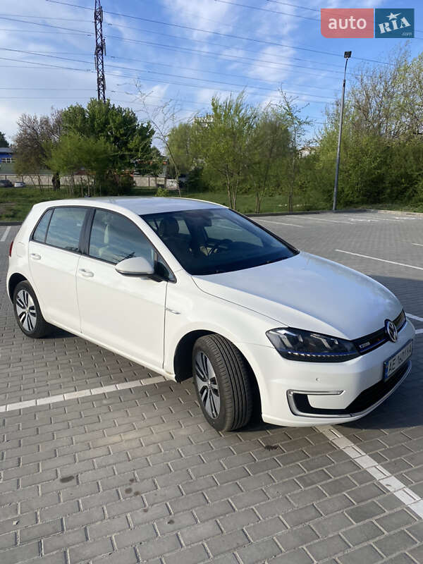 Хетчбек Volkswagen e-Golf 2014 в 