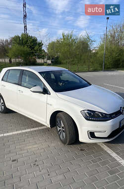 Хетчбек Volkswagen e-Golf 2014 в 