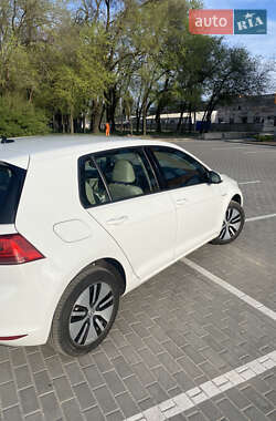 Хетчбек Volkswagen e-Golf 2014 в 