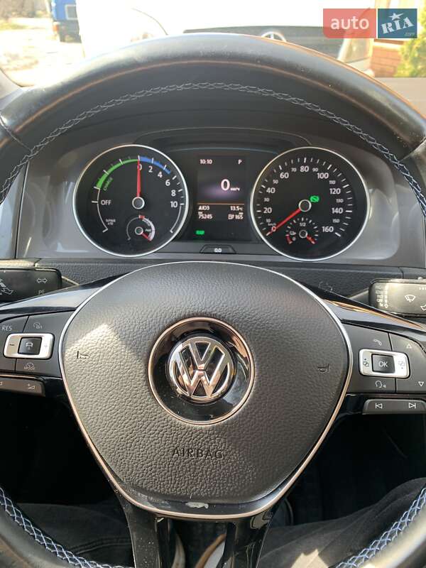 Хетчбек Volkswagen e-Golf 2014 в Полтаві