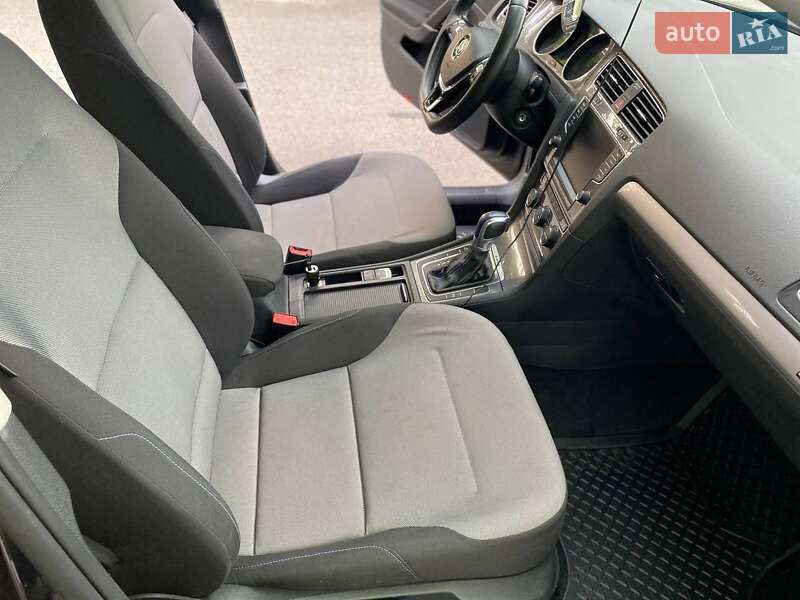Хэтчбек Volkswagen e-Golf 2015 в Днепре