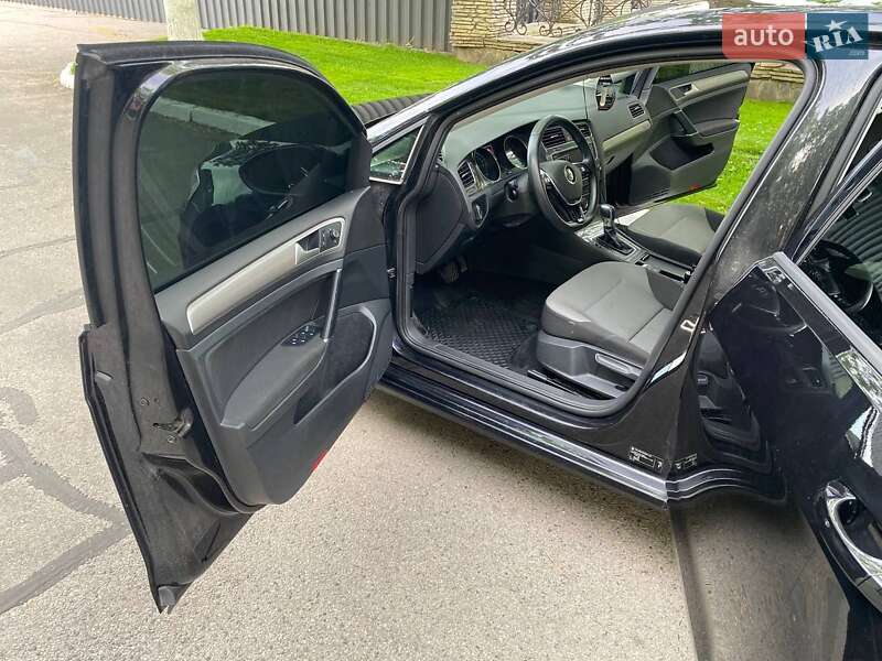 Хэтчбек Volkswagen e-Golf 2015 в Днепре