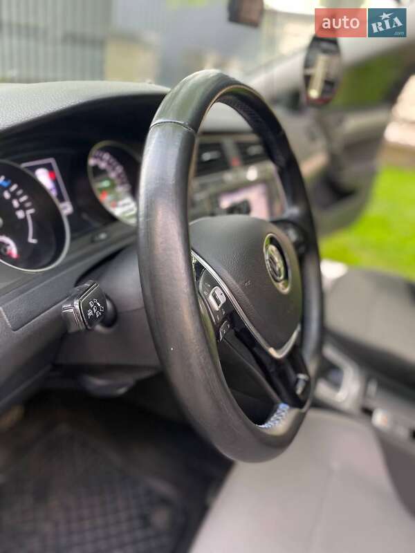Хэтчбек Volkswagen e-Golf 2015 в Днепре