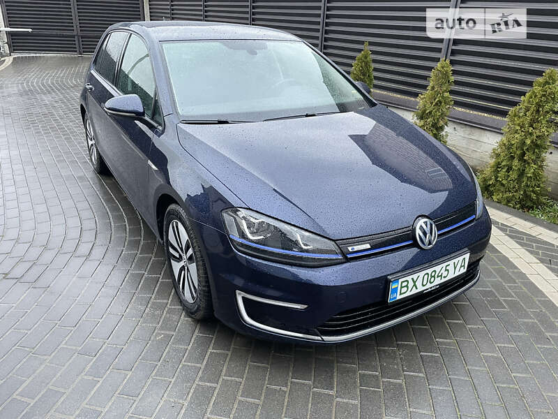 Хэтчбек Volkswagen e-Golf 2015 в Городке