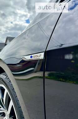 Хэтчбек Volkswagen e-Golf 2019 в 