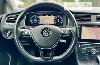 Хэтчбек Volkswagen e-Golf 2019 в 