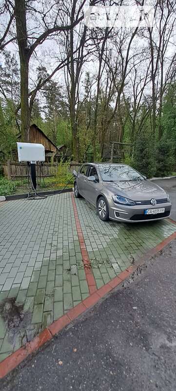 Хэтчбек Volkswagen e-Golf 2015 в Ватутино