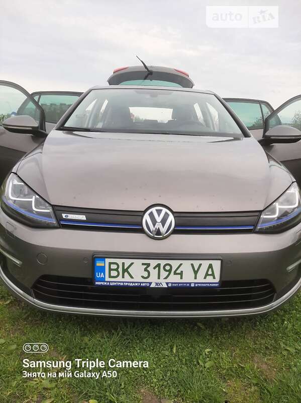Хэтчбек Volkswagen e-Golf 2016 в Здолбунове
