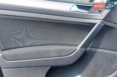 Хэтчбек Volkswagen e-Golf 2016 в 