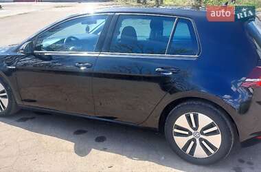 Хэтчбек Volkswagen e-Golf 2016 в 