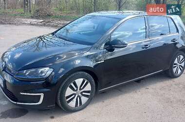 Хэтчбек Volkswagen e-Golf 2016 в 