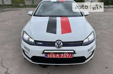 Хетчбек Volkswagen e-Golf 2015 в Нововолинську