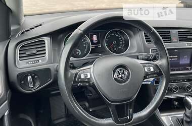 Хетчбек Volkswagen e-Golf 2015 в Нововолинську