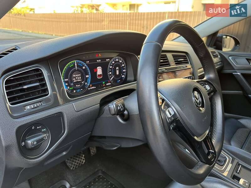 Хэтчбек Volkswagen e-Golf 2017 в Каменец-Подольском