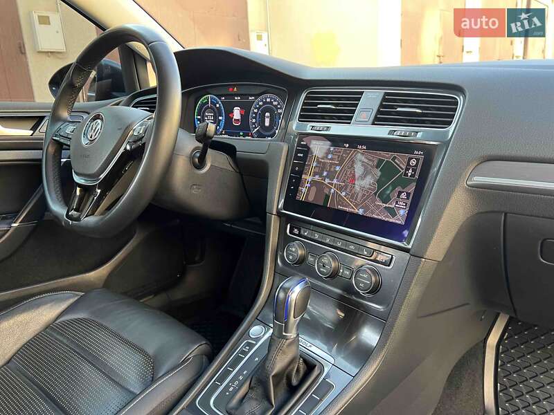 Хэтчбек Volkswagen e-Golf 2017 в Каменец-Подольском