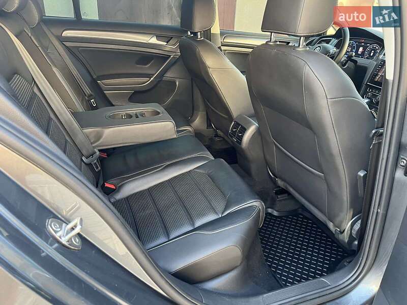 Хэтчбек Volkswagen e-Golf 2017 в Каменец-Подольском