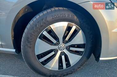 Хэтчбек Volkswagen e-Golf 2017 в 